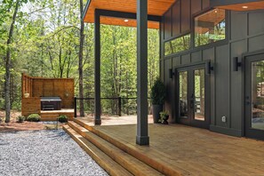 Terrace/patio - Cabin in Dahlonega - Timber and Stone - Gold Rush - Mountain Views & Close to Wineries - Family & Private (Dahlonega)