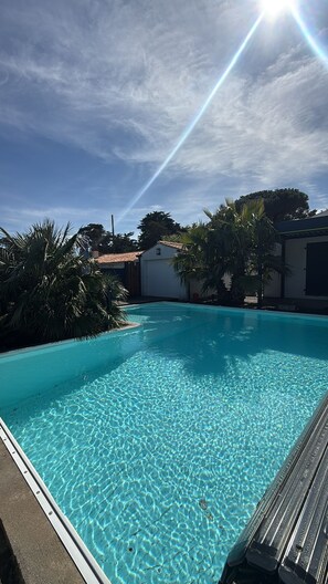 Outdoor pool - Self-contained studio near the ocean with private heated pool (Saint-Denis-d'Oléron)
