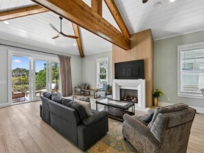 TV - 15 Bradley Circle - Steps to the Beach! (Hilton Head Island)