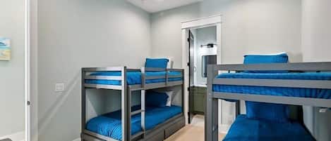 9 habitaciones, tabla de planchar con plancha, internet y ropa de cama