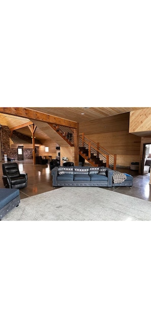 Interior - Beautiful 3-bedroom barn in charming Kanarraville (Kanarraville)
