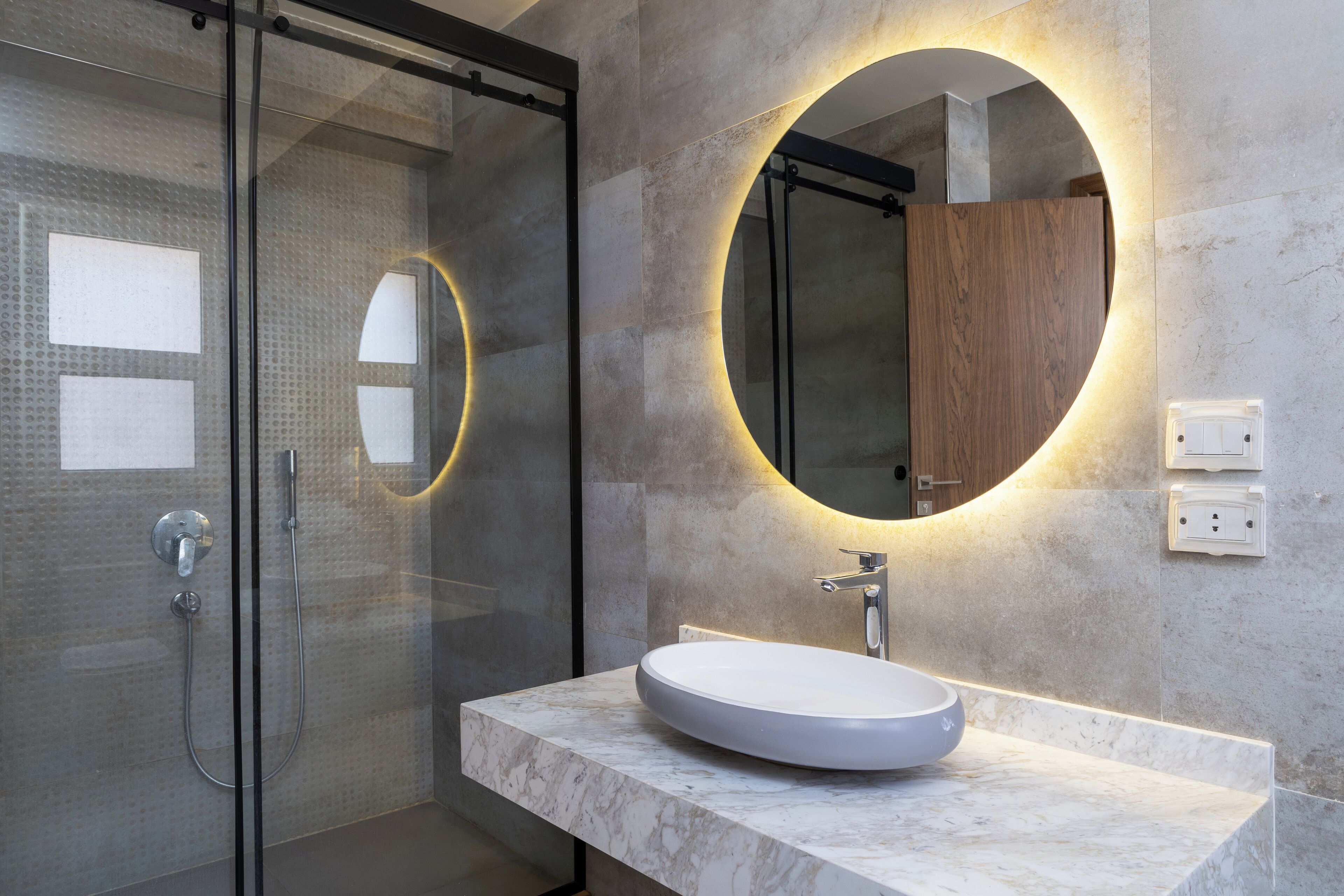 Shower, bidet, towels, soap