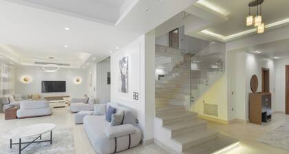 7BR Ultra-Luxury Villa with Garden & Pool in Palm Hills, Sheikh Zayed, Egypt