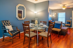 Dining - 3BR Ranch Townhome 7 Minutes from ATL Airport Sleeps 6 Modern & Fully Furnished (Atlanta)