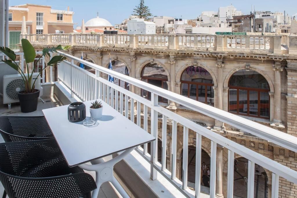 Appartement, balcon, vue ville | Restauration extérieure