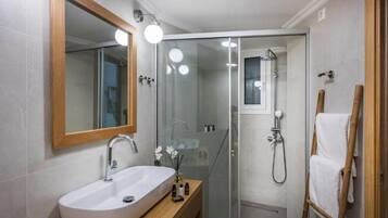 Appartement, balcon, vue ville | Salle de bain