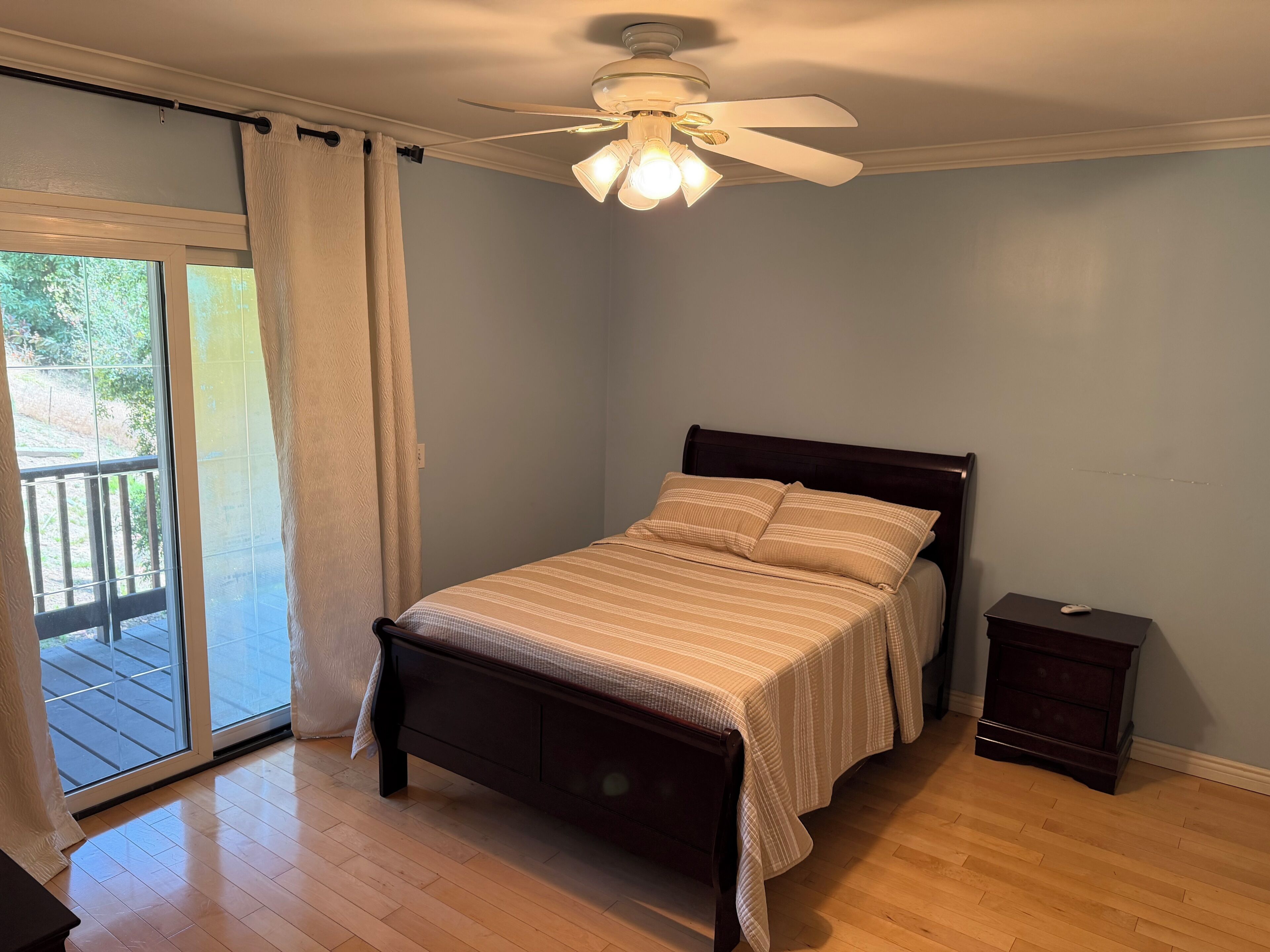 Cozy 5-bedroom Home With Stunning Views In Prestigious Glendale Hills - Burbank, CA