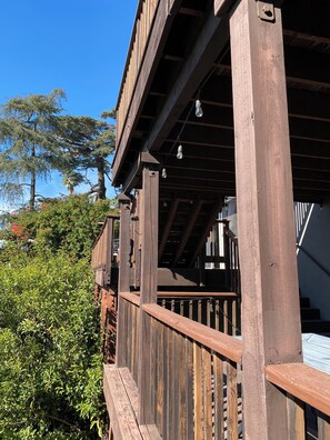 Property grounds - Cozy 5-bedroom home with Stunning Views in Prestigious Glendale hills (Glendale)