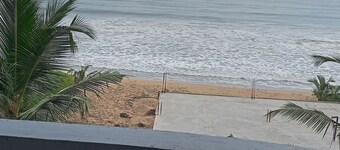 ​Beachfront Villa: 4BR Ocean Views & 24/7 Security
 in serene Marshall, Margibi