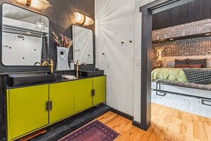4 chambres, fer et planche à repasser, lit parapluie, Wi-Fi gratuit