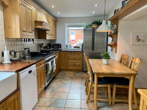 Microwave, oven, dishwasher - North View House - Next to Hadrian's Wall (Brampton)