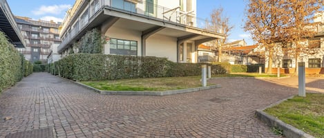 Nhà Duplex, sân hiên | Ngoại thất