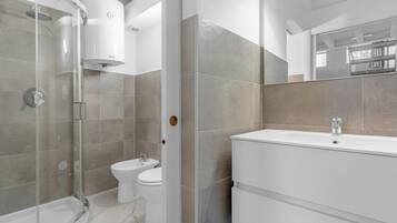 Duplex, Patio | Bathroom