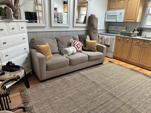 TV, livros, aparelho de som