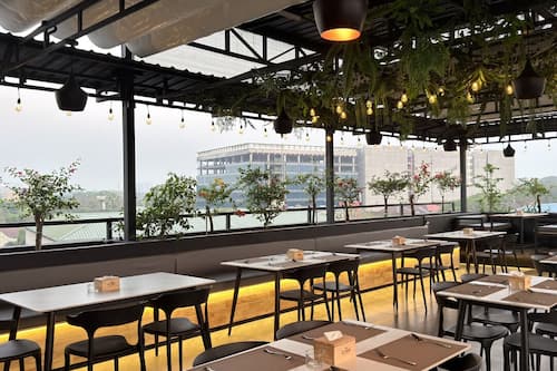 Buffet déjeuner gratuit tous les jours