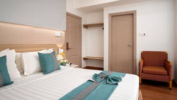 Escritorio, espacio para trabajar con laptop y wifi gratis