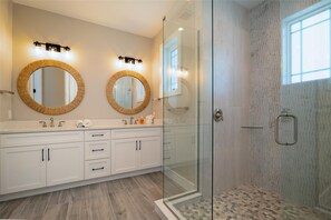 Hair dryer - Somewhere In The Sun- 7 bedrooms, rooftop, arcade room, pool and spa!!! (Bradenton Beach)