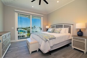 7 bedrooms, iron/ironing board, free WiFi, bed sheets - Somewhere In The Sun- 7 bedrooms, rooftop, arcade room, pool and spa!!! (Bradenton Beach)