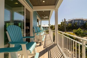Property grounds - Somewhere In The Sun- 7 bedrooms, rooftop, arcade room, pool and spa!!! (Bradenton Beach)
