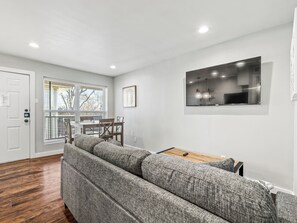 Smart TV - Glendale Court Unit 7 (Dallas)