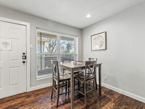 Dining - Glendale Court Unit 7 (Dallas)