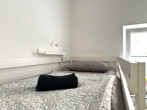 2 makuuhuonetta, silitysrauta/-lauta, ilmainen Wi-Fi, vuodevaatteet