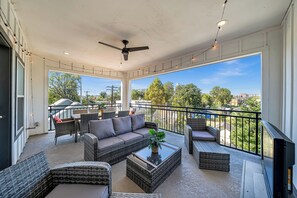Property grounds - Walk to Food & Fun: Top Floor Patio near Stadiums (Houston)