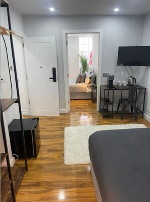 Bügeleisen/Bügelbrett, WLAN, Bettwäsche