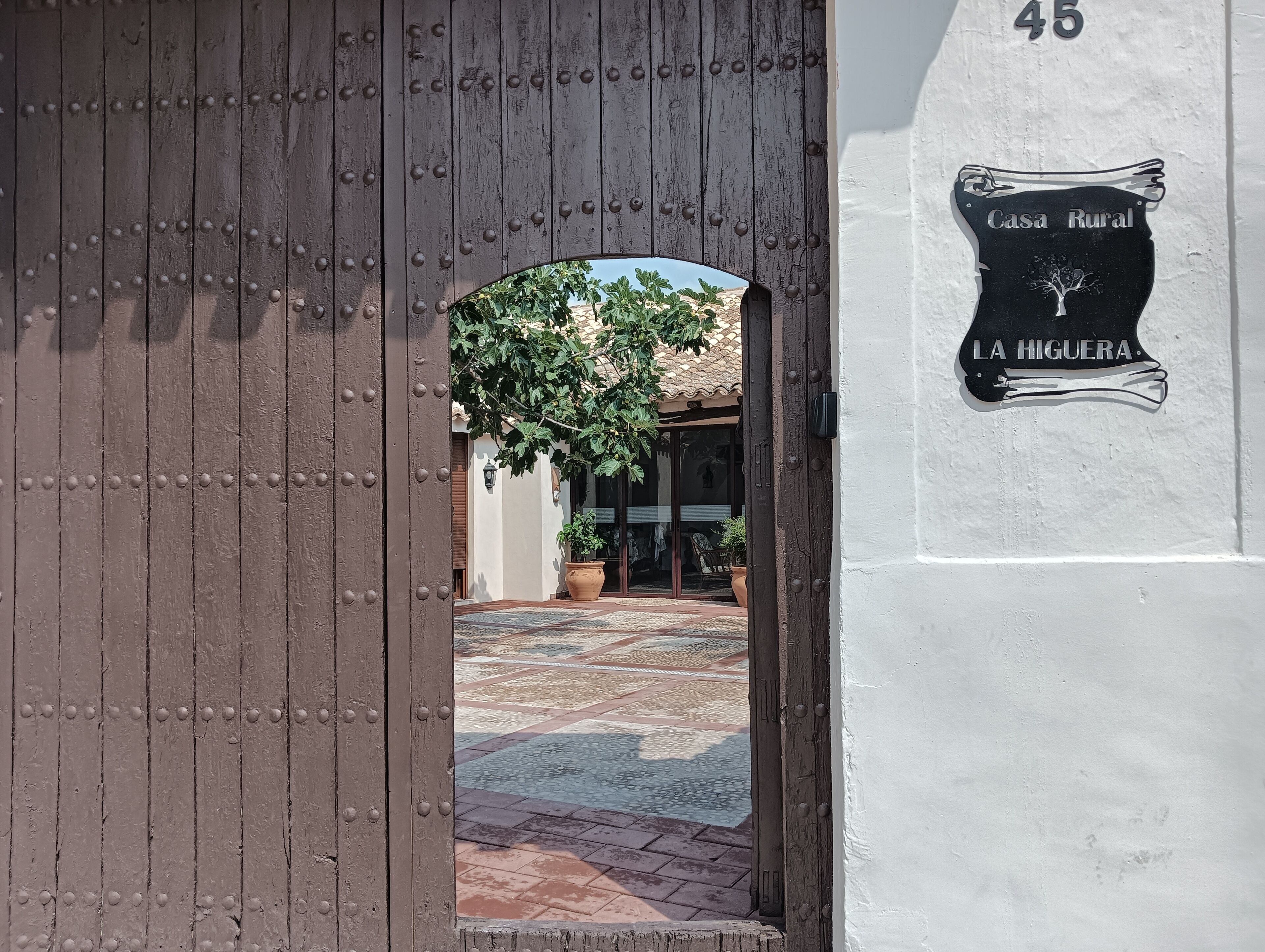 تفاصيل الفندق من الخارج