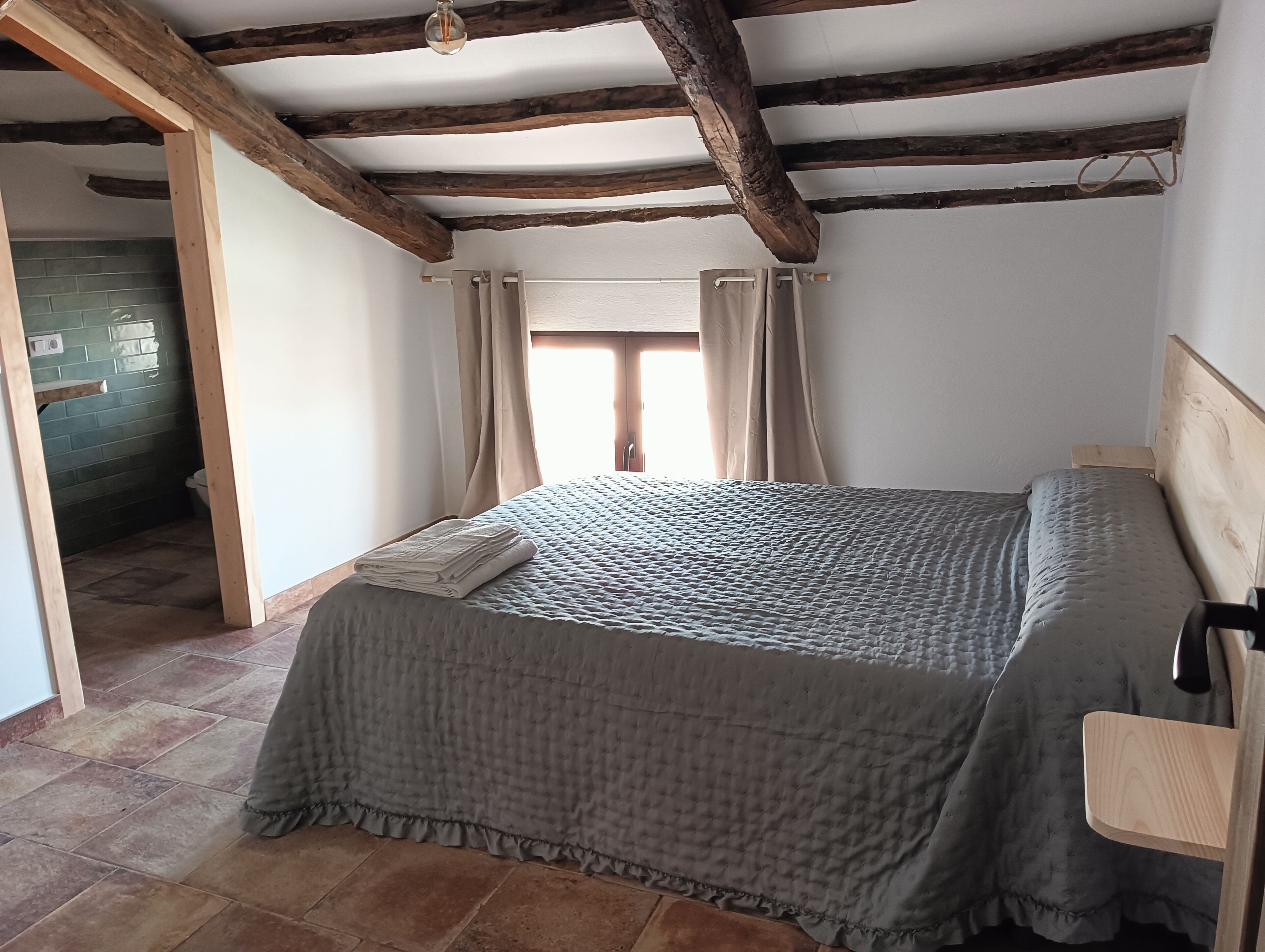 Fer et planche à repasser, Wi-Fi, draps fournis