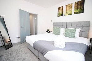 Iron/ironing board, WiFi, bed sheets