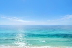 On the beach - 🌅Endless Gulf Views | Pool | Fab Amenities | Ocean Reef 2203🌅 (Panama City Beach)