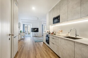 Refrigerador, microondas, parrilla de estufa y lavavajillas 