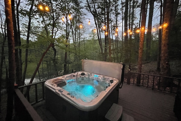 Outdoor spa tub