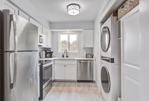 Fridge, microwave, oven, stovetop - Seabrook Exclusives | 2001 Marsh Walk (Seabrook Island)