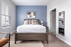 Desk, iron/ironing board, WiFi, bed sheets - Landing | Amazing Studio, Courtyard, Gym (Savannah)