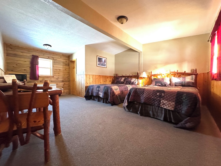 Suite 1 At Deer Haven Lodge Adventure Awaits! Two Queen Suite In Ten Sleep - Wyoming