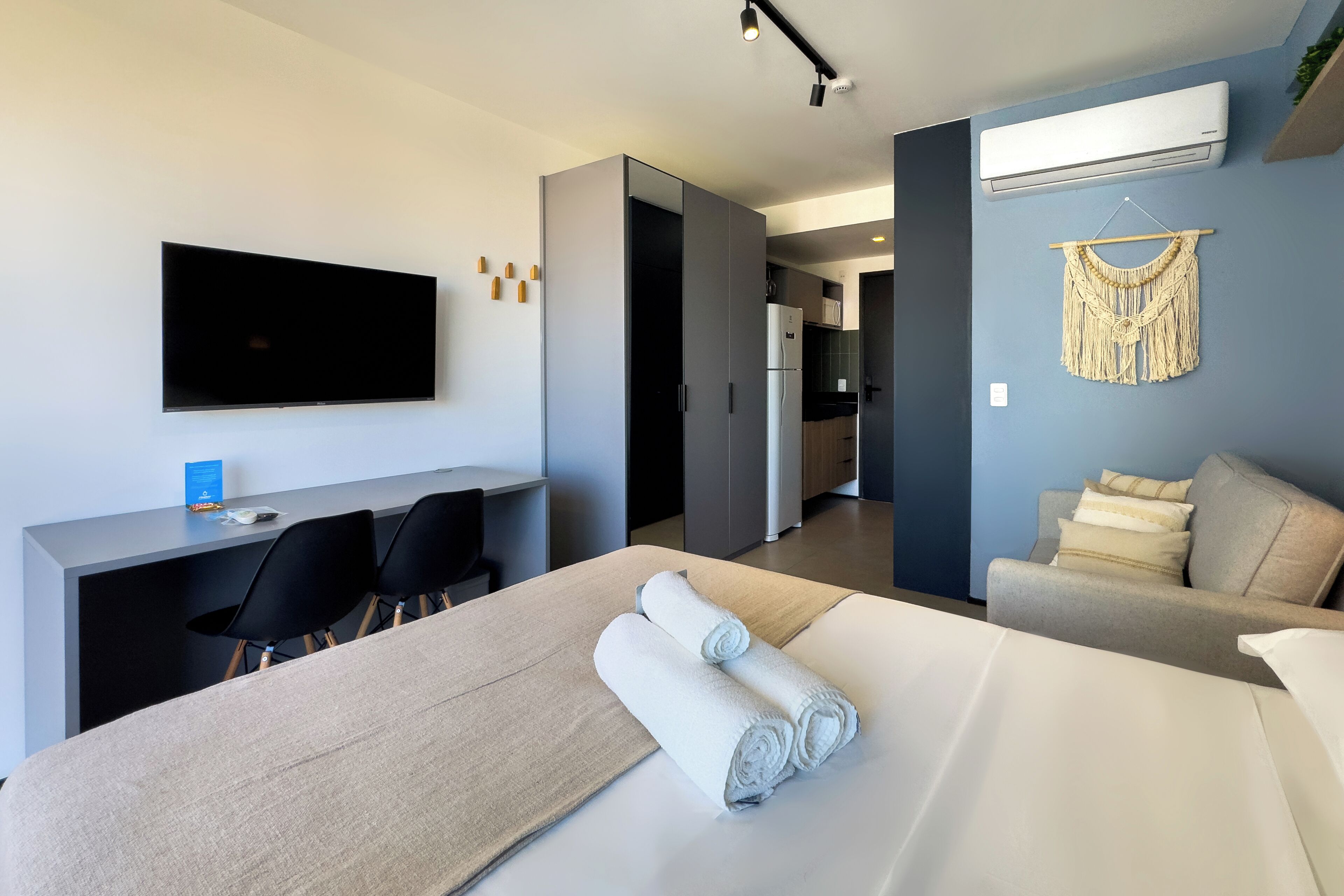 Apartamento conforto, sacada, vista para o parque | Cortinas blackout, ferros/tábuas de passar roupa, Wi-Fi de cortesia