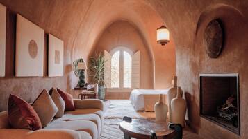 Habitación triple Deluxe | Caja fuerte, escritorio, espacio para trabajar con un portátil