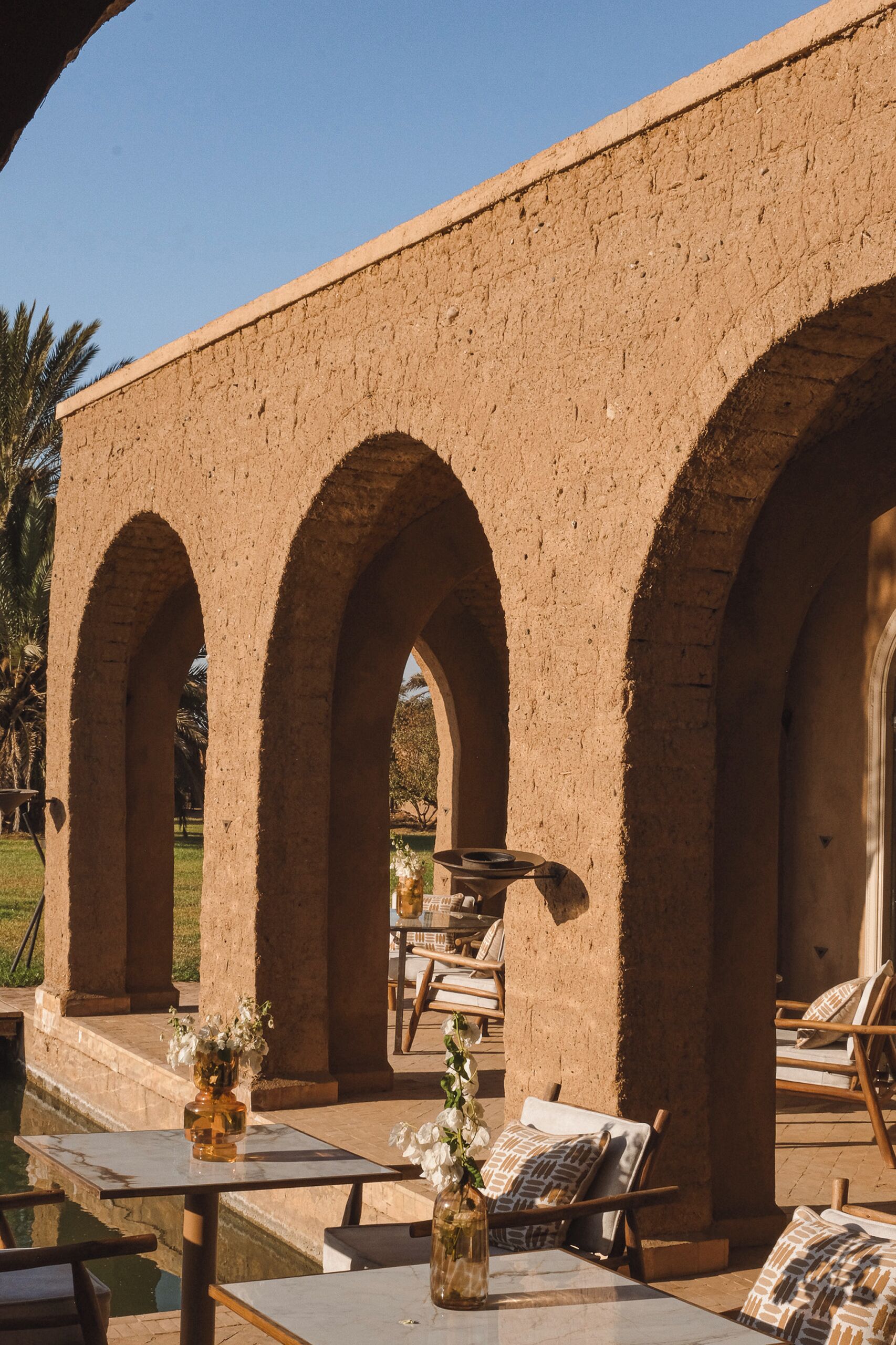 2 restaurants, breakfast served