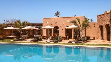 2 outdoor pools, open 10:00 AM to 7:00 PM, sun loungers