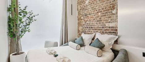 Bügeleisen/Bügelbrett, Reisekinderbett, WLAN, Bettwäsche