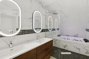 Sèche-cheveux, serviettes fournies