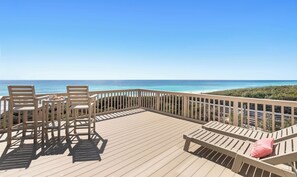 Property grounds - NEW Gulf Front with LSV, Bikes, Incredible Views, and 3 Minutes to Seaside (Santa Rosa Beach)