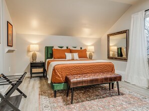 Iron/ironing board, WiFi, bed sheets - Historic, 3-Bedroom 1920’s Home on Route 66 (Tulsa)