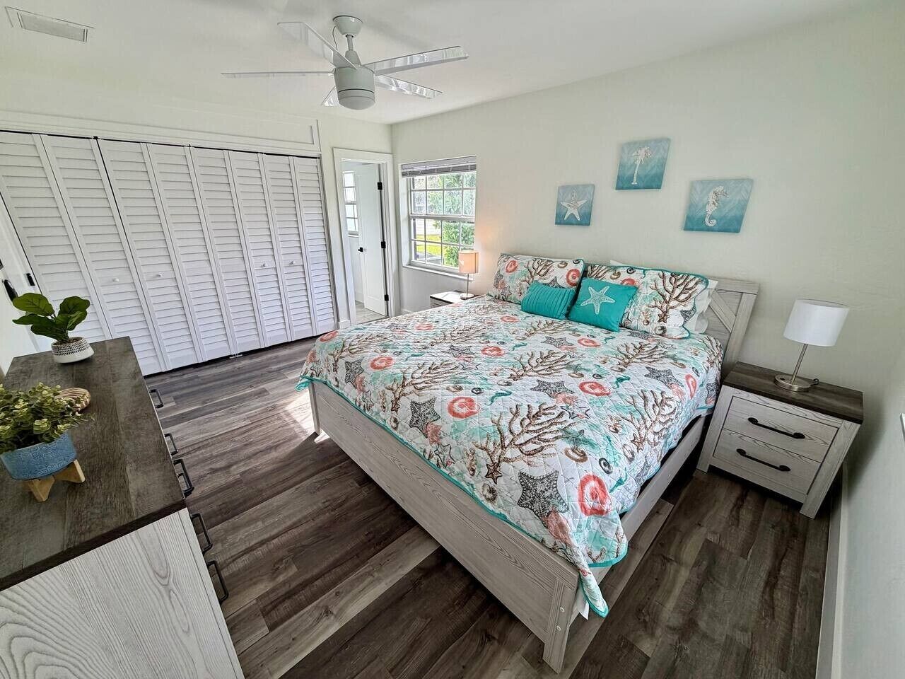 Desk, iron/ironing board, travel cot, WiFi