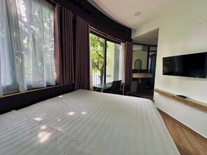 Meja, ruang kerja komputer riba, Wi-fi percuma 