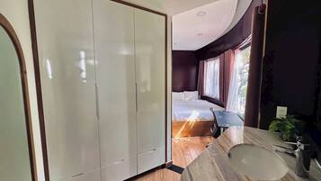 Desk, laptop workspace, free WiFi