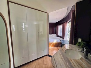 Desk, laptop workspace, free WiFi - Metropole Cityview Apartment (Ho Chi Minh City)