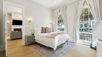 5 chambres, bureau, fer et planche à repasser, lit parapluie